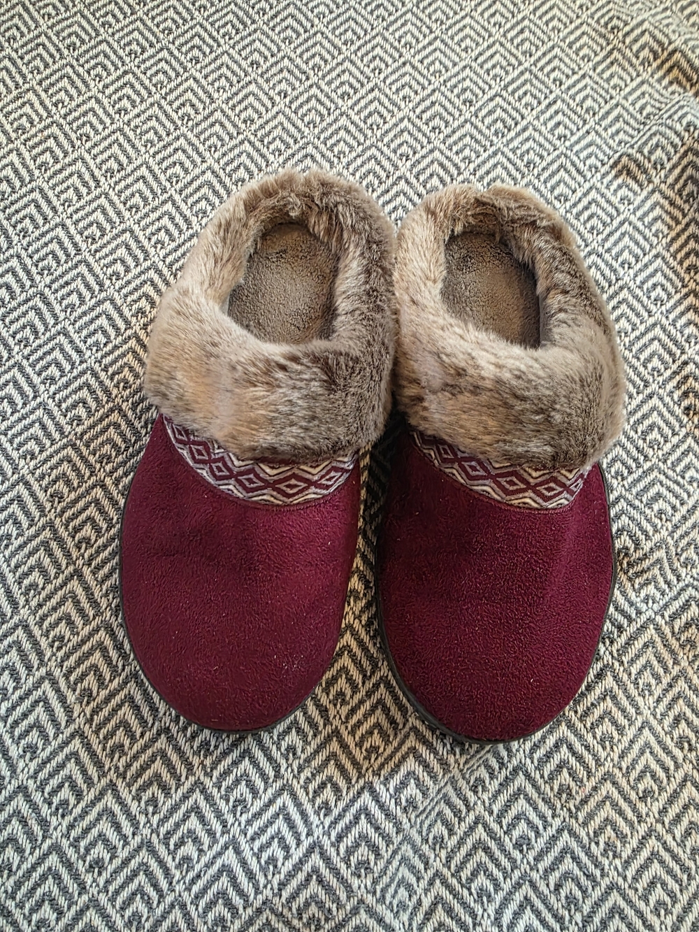 Women’s Burgundy Faux-Fur Clog Slippers